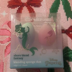 The Crème Shop Ariel Blending Sponge Duo - Green and Pink